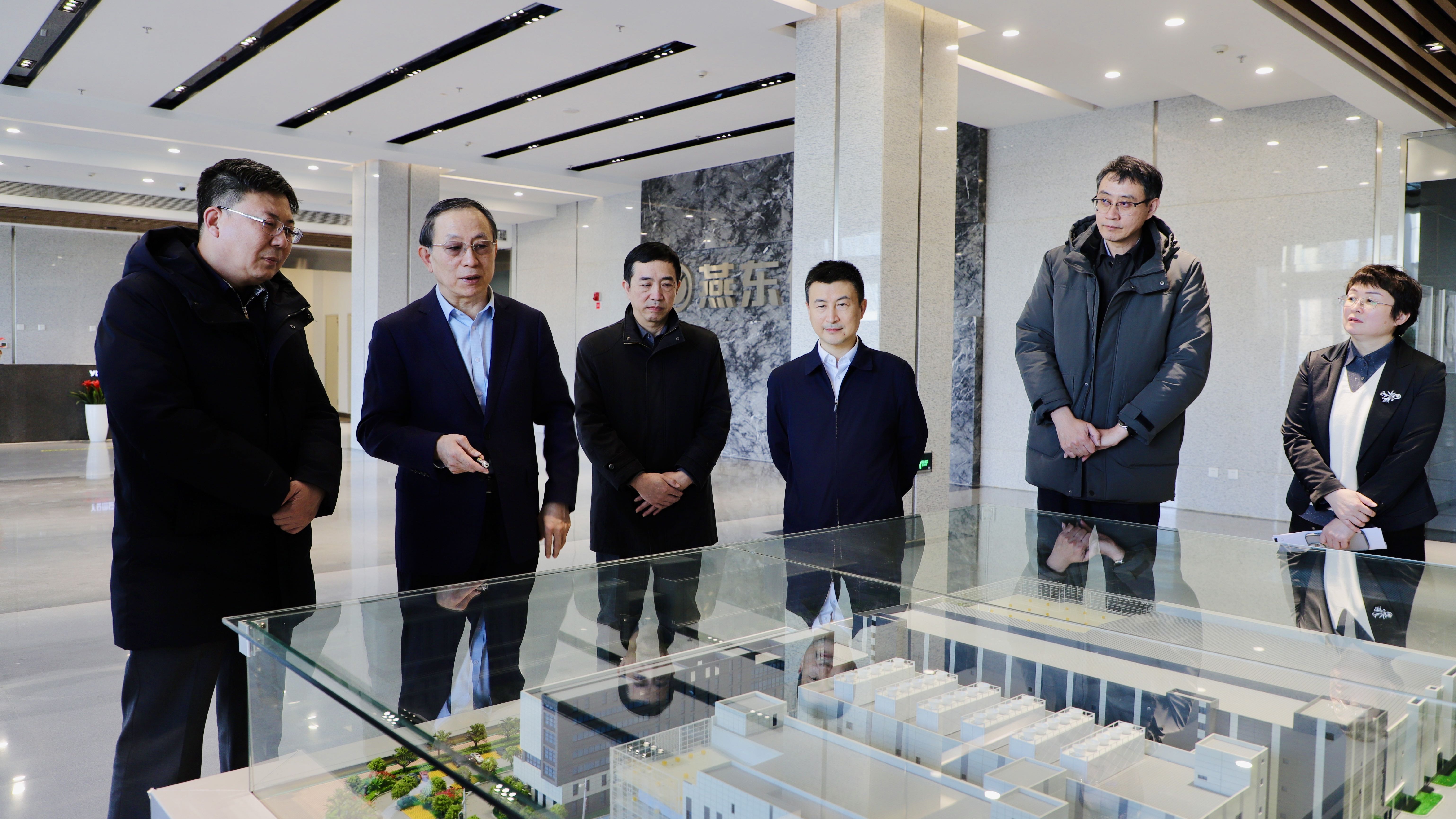 共建产教育人新模式，持续塑造发展新动能 ——北京市教委领导到bwin必赢微调研指导校企合作工作